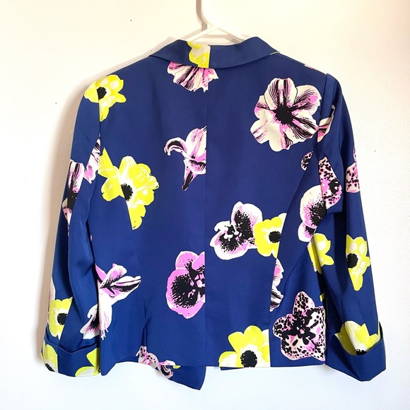 Bold Graphic Print Cropped Blazer - Picture 3 of 5